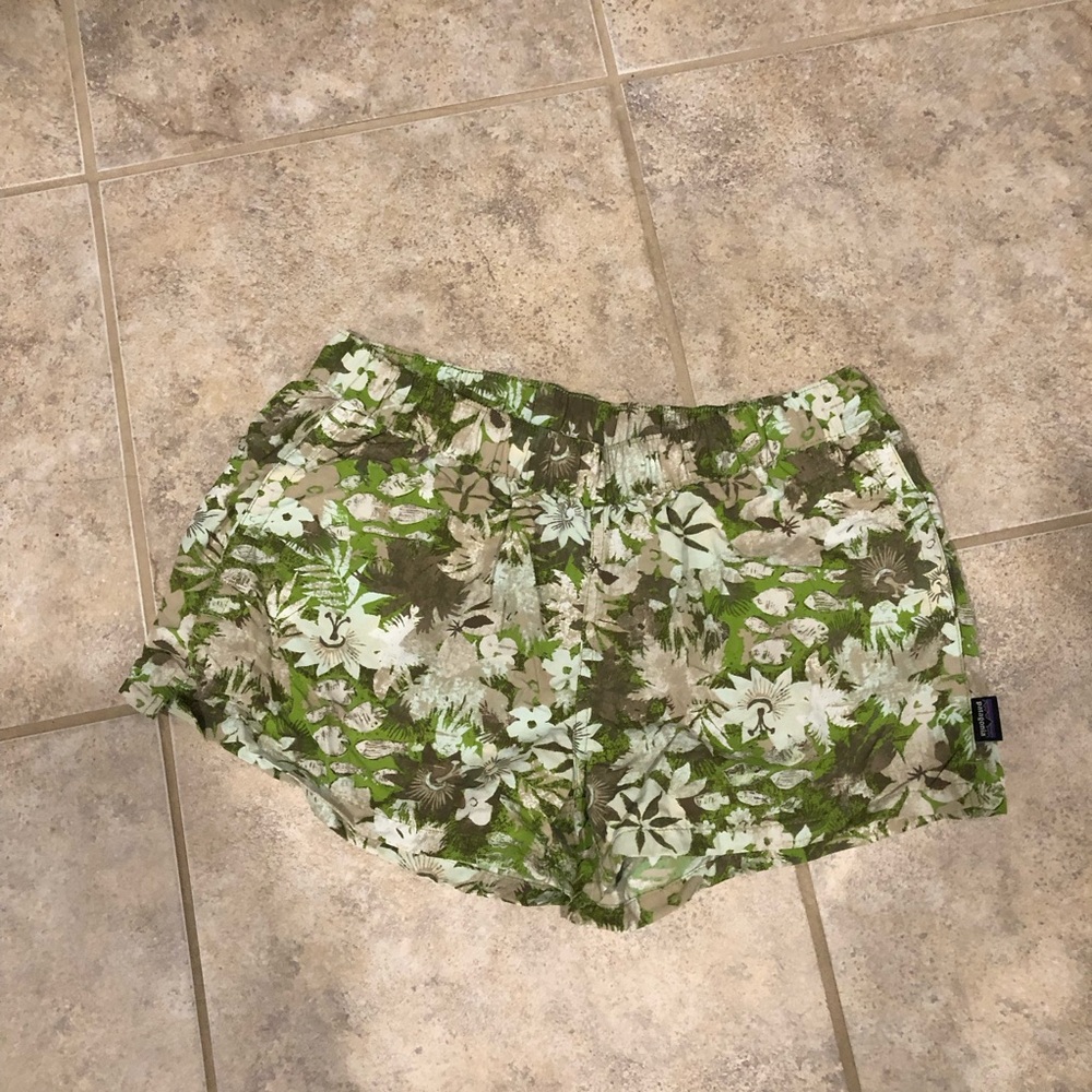 Patagonia Floral Green Women's board Shorts